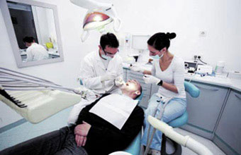 First aid training for Dental care professionals working in a dental practice